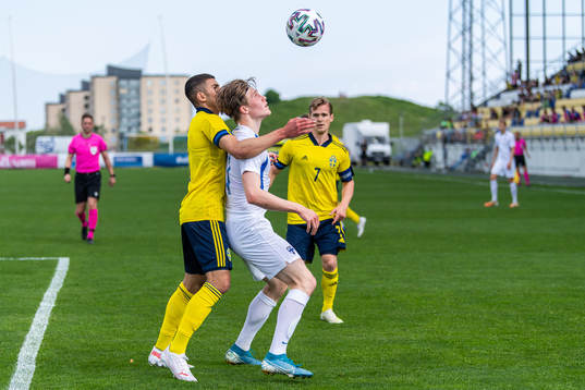 Hussein Ali of Sweden and Juho Ojanen of Finland compete