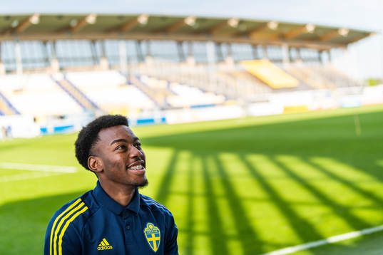 Anthony Elanga of Sweden is interviewed