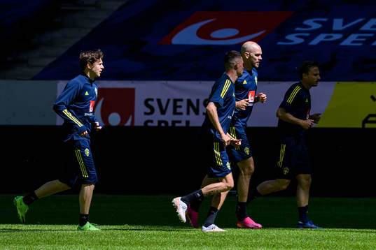 Victor Nilsson Lindelöf and Marcus Danielson of the