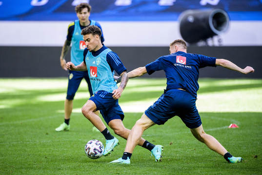 Jordan Larsson and Dejan Kulusevski of the Swedish national