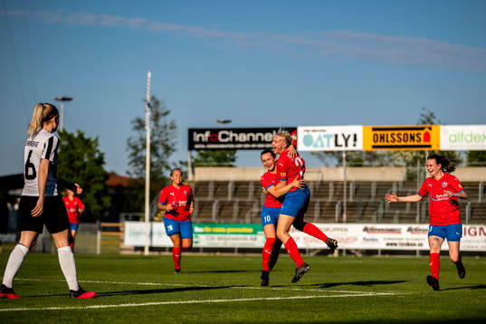 Landskronas Embla Joakimsdotter deppar samtidigt som