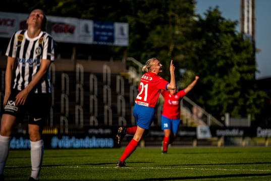 Helsingborsgs Maya Waltersson jublar