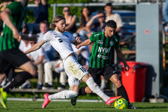 Hittarps Oliver Åkerman och Högaborgs Ahmad El Khalayli