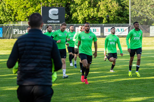 Högaborgs spelare värmer upp