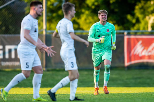 Hittarps målvakt Andreas Alexandersson jublar