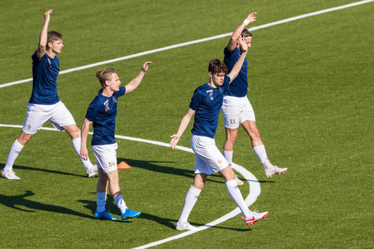 Gefles Theodor Hansemon med lagkamrater