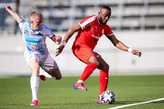 Gefles Isac Lidberg och Assyriskas Uchenna Ike
