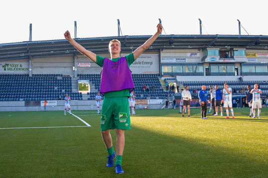 Gefles målvakt Jonathan Svedin Edgren jublar
