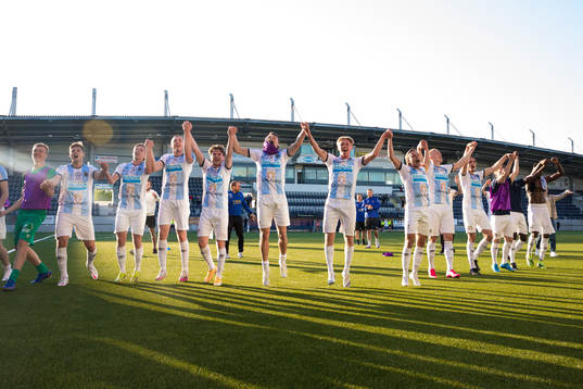 Gefles spelare jublar