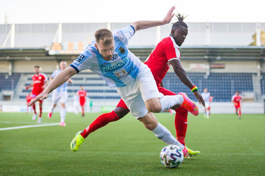 Gefles Leo Englund och Assyriskas Mamadouba Diaby
