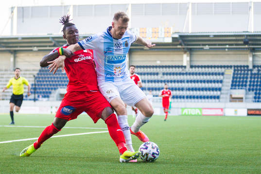 Assyriskas Mamadouba Diaby och Gefles Leo Englund