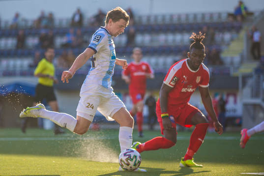 Gefles Pontus Jonsson och Assyriskas Mamadouba Diaby