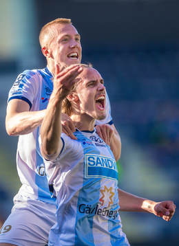Gefles Linus Sahlin och Isac Lidberg jublar