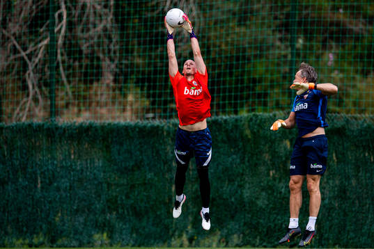 Goalkeeper André Hansen and Frode Grodås, goalkeeper