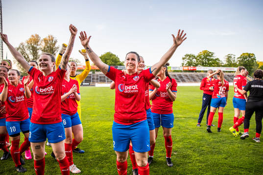Helsingborgs Sofia Nilsson och Mia Westerblad jublar med