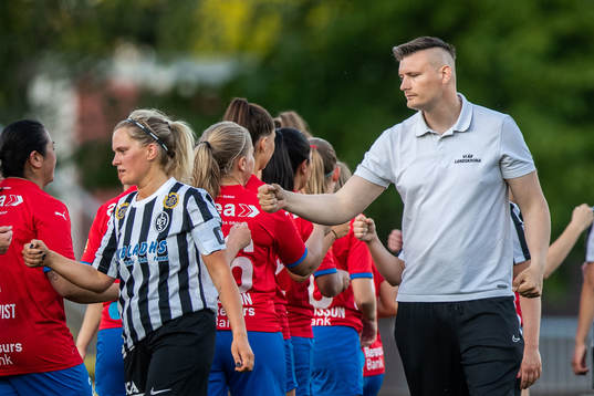 Landskronas tränare Richard Persson tackar spelare
