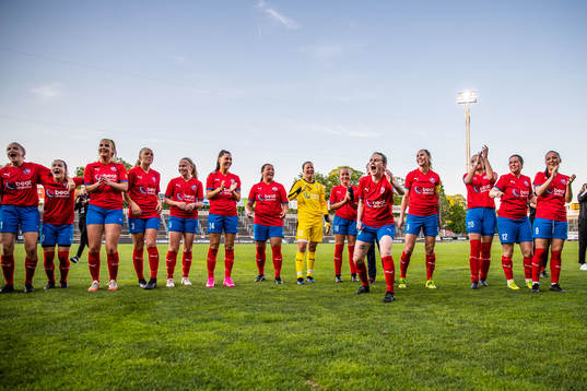 Helsingborgs Sofia Nilsson jublar med lagkamrater