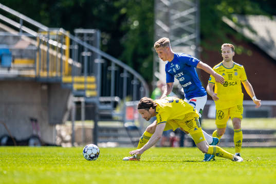 Sundsvalls Linus Hallenius och Trelleborgs Tobias Karlsson