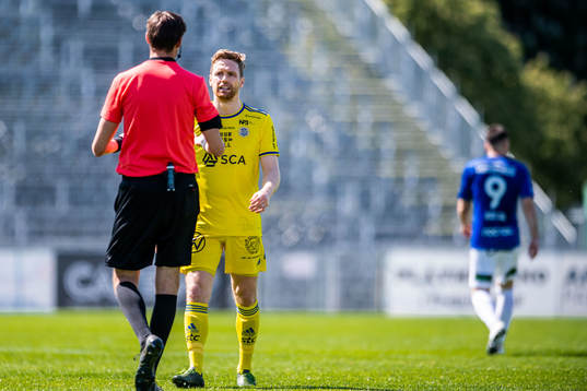Sundsvalls David Myrestam i samtal med domare Magnus