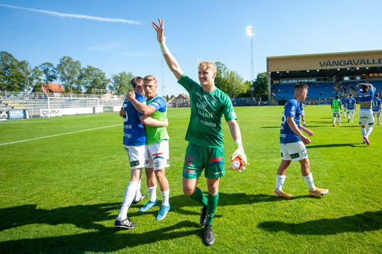 Trelleborgs målvakt Kasper Thiesson Kristensen jublar