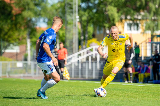 Trelleborgs Tobias Karlsson och Sundsvalls Dennis Olsson