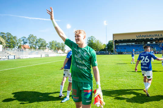 Trelleborgs målvakt Kasper Thiesson Kristensen jublar