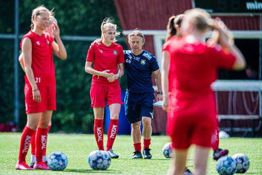 Oline Brekke Fuglem of Røa and Geir Nordby, head coach of