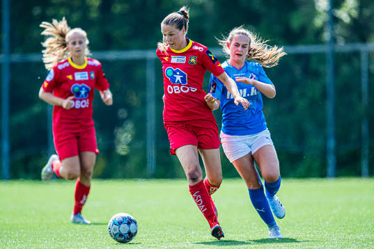 Vilde Anett Fjelldal of Røa and Tine Celine England
