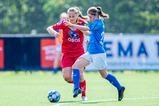 Dina Marie Nielsen of Røa and Kamilla Børve Nygård of
