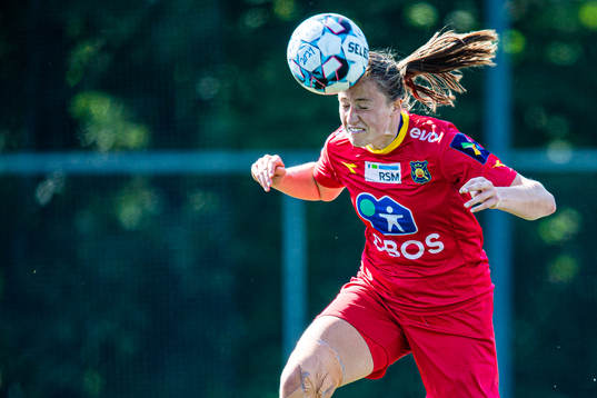 Ragne Hagen Svastuen of Røa scores the 1-1 goal