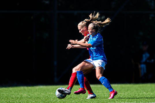 Oline Brekke Fuglem of Røa and Synne Sofie Christiansen of