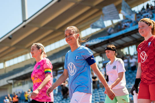Malmö FFs Cornelia Lindgren och målvakt Emma Svensson
