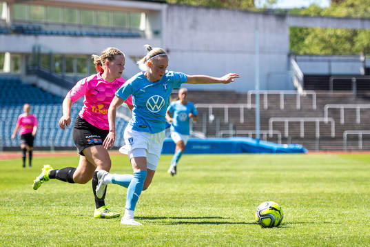 Malmö FFs Melina Skarström och Lunds Julia Svegin