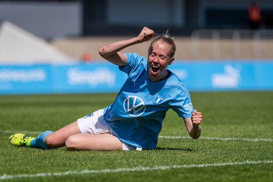 Malmö FFs Stina Stadig jublar