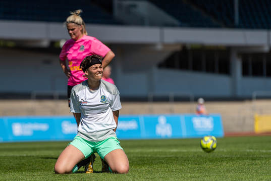 Lunds målvakt Nelly Törnqvist deppar
