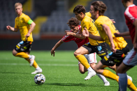 Elfsborgs Besfort Zeneli och Kalmars Moustafa Benshi