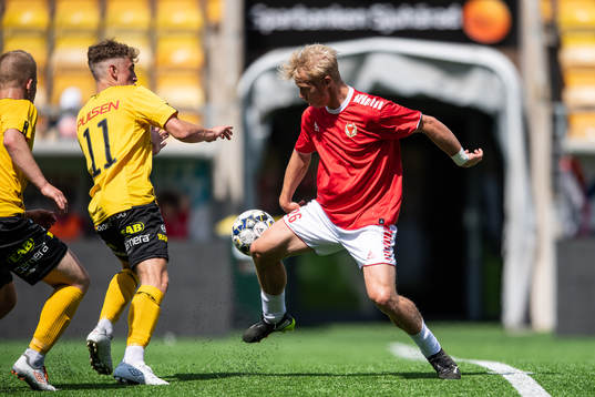 Kalmars Alex Mortensen och Elfsborgs Isaac Antonsson
