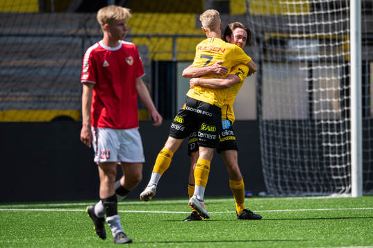 Elfsborgs Kevin Strand jublar med Otto Vallentin