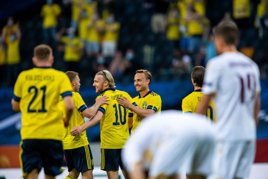 Emil Forsberg of Sweden celebrates 1-0