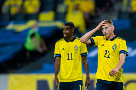 Alexander Isak and Dejan Kulusevski of Sweden