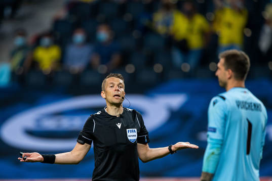 Referee Mattias Gestranius