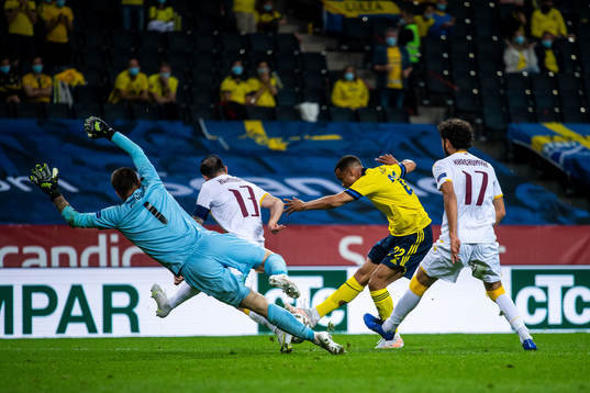 Robin Quaison of Sweden and goalkeeper Davit Yurchenko,