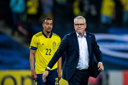 Robin Quaison and Janne Andersson, head coach of Sweden