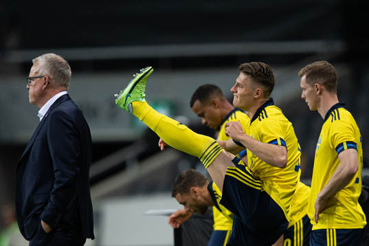Janne Andersson, head coach, and Mattias Svanberg of Sweden