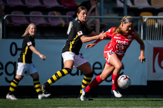 s Hannah Davidson och Örebros Dessislava Dupuy