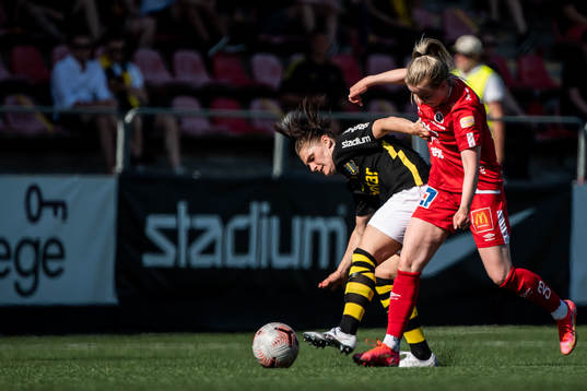 s Linda Hallin och Örebros Berglind Ros Augustdottir