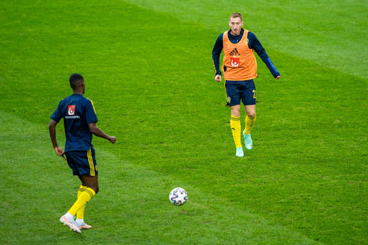 Alexander Isak and Dejan Kulusevski of Sweden