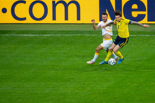 Sargis Adamyan of Armenia and Victor Nilsson Lindelöf of