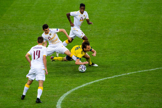 Eduard Spertsyan of Armenia and Albin Ekdal of Sweden