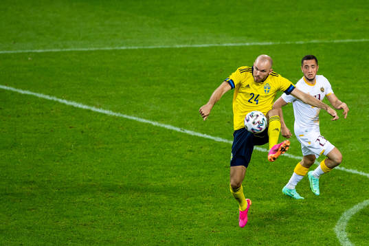 Marcus Danielson of Sweden and Vahan Bichakhcyan of Armenia